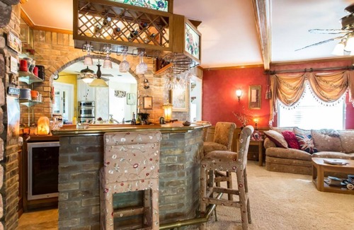 Trophy Club Casa | A cozy and comfortable retreat with a jacuzzi bathtub.