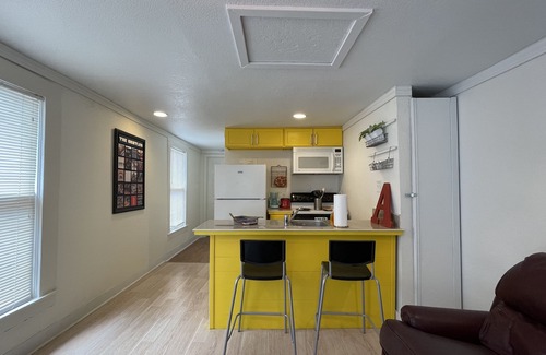 Northwest Los Angeles Heights Casa | A Cozy Apt for 2 | On Site Free Parking