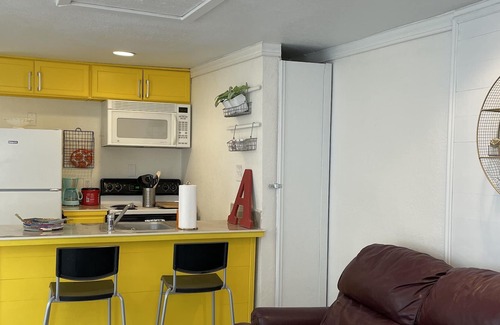 Northwest Los Angeles Heights Casa | A Cozy Apt for 2 | On Site Free Parking
