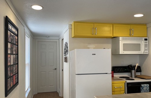 Northwest Los Angeles Heights Casa | A Cozy Apt for 2 | On Site Free Parking
