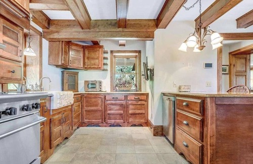 Rossville Otro | A cozy, beautifully renovated 1829 farmhouse