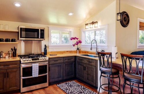 Hawi Casa | A Cozy Cabin in the Country