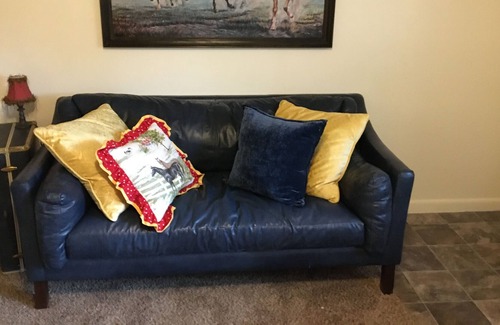 Emmett Casa | A cozy cottage in Gem county. Each room thoughtfully decorated.