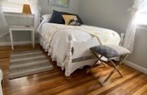 Emmett Casa | A cozy cottage in Gem county. Each room thoughtfully decorated.