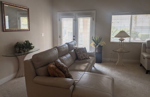 Las Vegas Casa | A cozy formal dining & Livingroom for a special occasion.