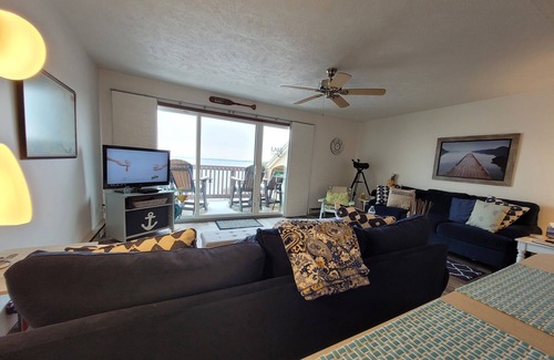 Port Clinton Condominio | A cozy gem with a million dollar view located in Port Clinton, Ohio