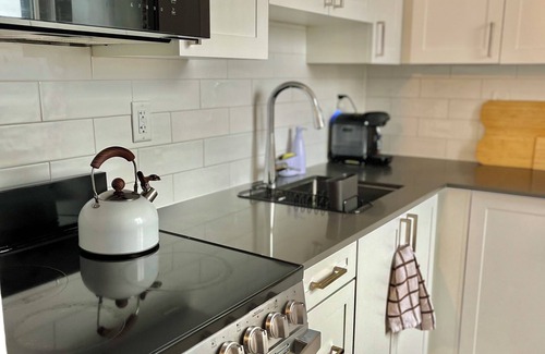 Midtown Toronto Apartamento | A Cozy Home Away From Home in Downtown Toronto!