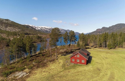 Kviteseid Casa | A cozy home for 16 people by the water