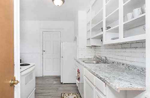 Detroit Casa | A Cozy Home with fireplace 10min from Downtown