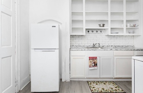 Detroit Casa | A Cozy Home with fireplace 10min from Downtown