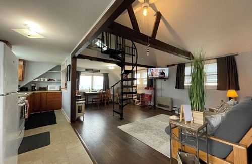 Lincolnville Cabaña | A Cozy Nautical Nest on Lincolnville Beach