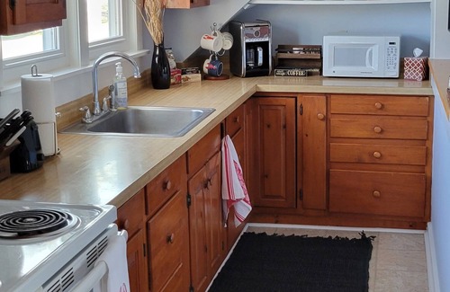 Lincolnville Cabaña | A Cozy Nautical Nest on Lincolnville Beach