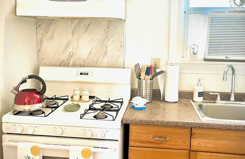 Holy Cross District Casa | A cozy, quiet, spot 7min to the French Quarter and 2 blocks from the River.