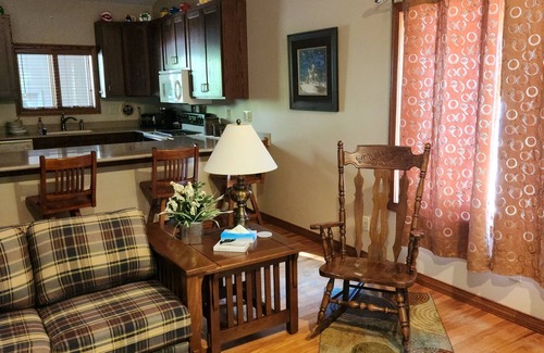 Rockville Casa | A Cozy, relaxing hideaway! 1/2 a mile from Billie Creek Covered Bridge.