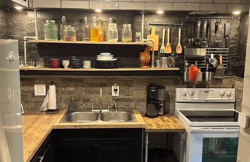 Kirkman South Condominio | A cozy rustic NYC inspired Loft located in the oasis of Orlando prime loaction