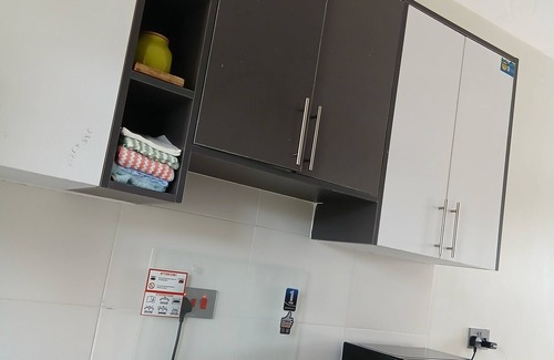 Ngong Apartamento | A cozy studio Apartment with a balcony.