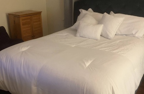 York Casa | A cozy two bedroom home within walking distance to many popular areas in York.