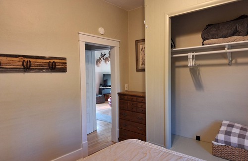 Nemo Otro | A delightful 1920's farmhouse in the heart of the Black Hills