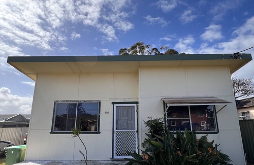 Long Jetty Cabaña | A delightful cottage only an easy 10 minute walk to Toowoon Bay & Shelly Beaches
