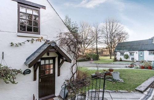Boncath Cabaña | A delightful two bedroom cottage with exceptional indoor leisure facilities
