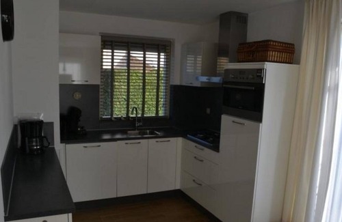 Breskens Casa | A detached bungalow with a living comfort of about 102m2. The lovely spacious garden surrounding the house of almost 600 m2 gives you privacy and the opportunity to enjoy the sun at any hour of the day.