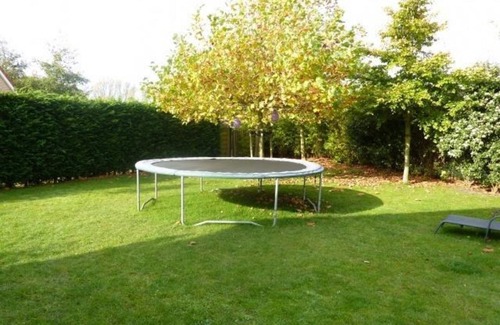 Breskens Casa | A detached bungalow with a living comfort of about 102m2. The lovely spacious garden surrounding the house of almost 600 m2 gives you privacy and the opportunity to enjoy the sun at any hour of the day.