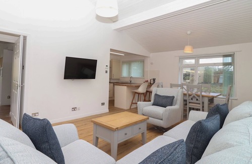 Heligan Cabaña | A DEVON DEN AT HARCOMBE HOUSE, family friendly in Chudleigh