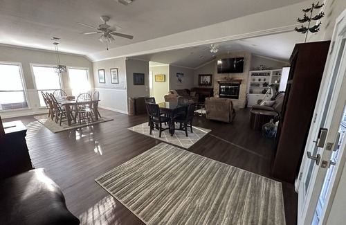 Leon County Casa | A Dream Come True Lake House - The prettiest sunset view on the lake!