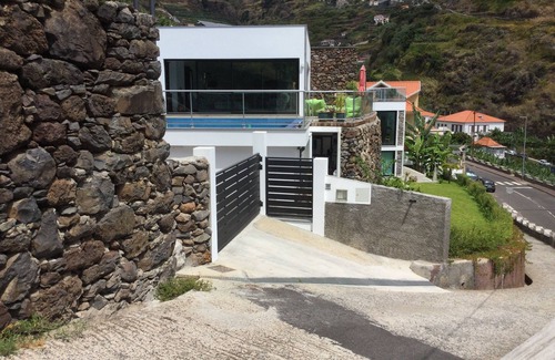 Canhas Casa | A dream: Tabua Lodge junction of VR1 East-West and VE4 North-South