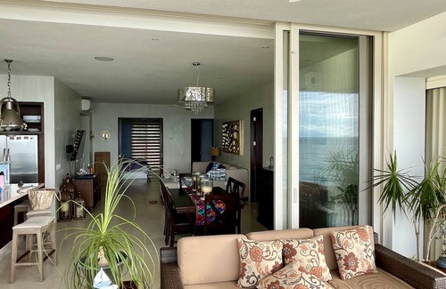Zona sur Condominio | A Dream Worth Dreaming es una propiedad de 3 dormitorios y 31/2 baños frente a la playa.