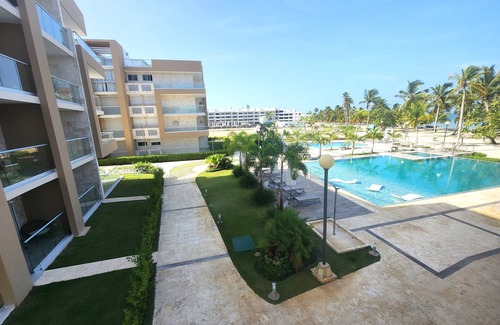 San Pedro de Macoris Apartamento | A dreamy vacation apartment, steps from private beach.