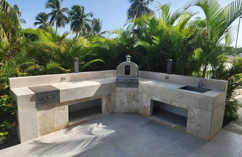 San Pedro de Macoris Apartamento | A dreamy vacation apartment, steps from private beach.