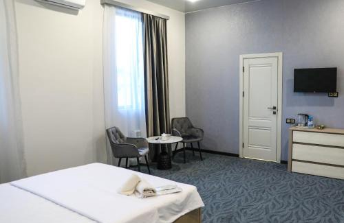 Erebuni Hotel | A e k a hotel Y V N