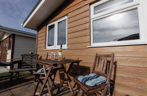 Padstow Chalet De Esquí | A family friendly holiday home close to beaches and Padstow. K8 Trebaruth