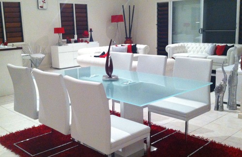 Port Vila Casa | Un alojamiento ideal para familias con magníficas vistas oceánicas.