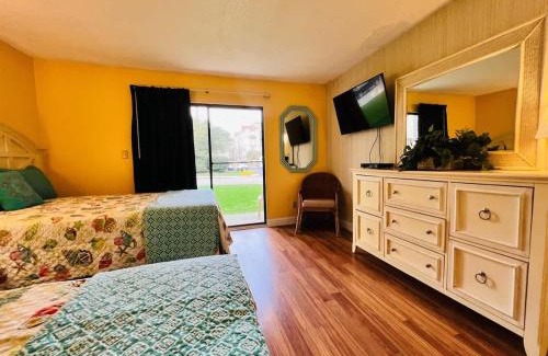 Myrtle Beach Casa | *A FAMILY GETAWAY*Pool*Steps to the Beach*Approved Dogs*D18