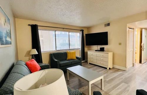 Myrtle Beach Casa | *A FAMILY GETAWAY*Pool*Steps to the Beach*Approved Dogs*D18