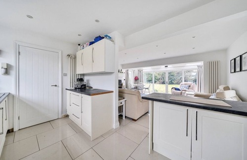 West Wittering Cabaña | A family house that sleeps 8 guests in 5 bedrooms
