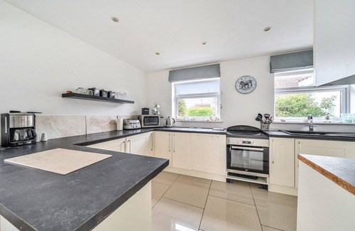 West Wittering Cabaña | A family house that sleeps 8 guests in 5 bedrooms