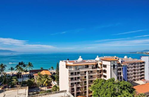 Zona hotelera del norte Apartamento | A FEW BREEZY STEPS TO THE BEACH ~LUXURIOUS STAY~