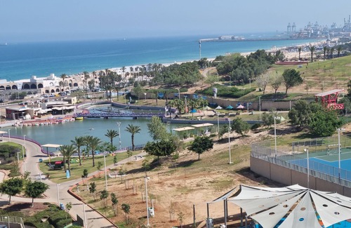 Ashdod Apartamento | A pocas docenas de metros de la playa, luminoso apartamento con vistas al mar y al parque.
