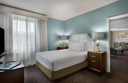 Central West End Hotel | A Few Minutes Walk From World Chess Hall of Fame! W/ Pool, Parking & Cinema!