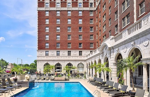 Central West End Hotel | A Few Minutes Walk From World Chess Hall of Fame! W/ Pool, Parking & Cinema!