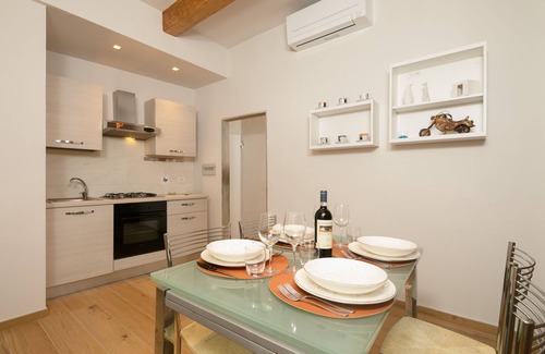Sant' Ambrogio Apartamento | A FEW STEPS FROM THE DUOMO Comfortable apartment in the historic center of Florence