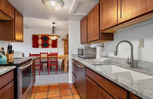 Northeast Santa Fe Hotel | A Flexible Downtown Condo With Space And Amenities To Spare