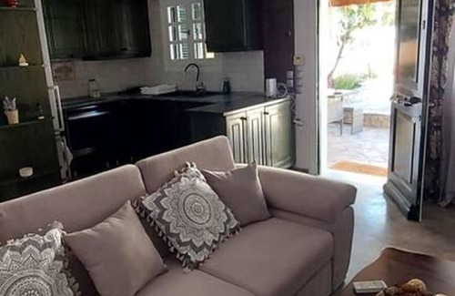Corfu Town Casa | a Flower House in Corfu Close to Beach and Town