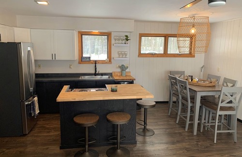 Big Bay Casa | A-Frame cabin located on the shores on lake Independence.