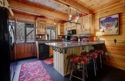 Sisters Cabina | A-Frame Cabin on 4.5 Acres - HOT TUB, Dog Friendly!