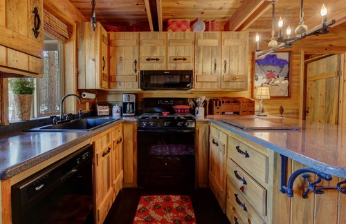 Sisters Cabina | A-Frame Cabin on 4.5 Acres - HOT TUB, Dog Friendly!