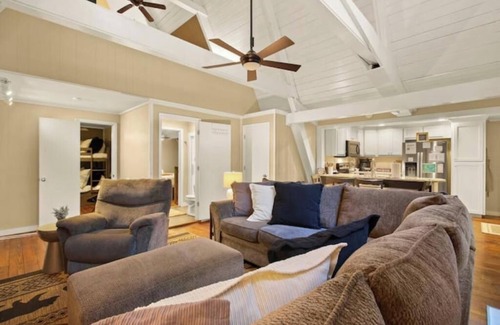 Newland Casa | Location Score 99 Resort Access Lakes Cayaks Bunks